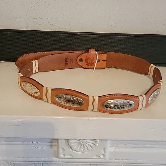 Tony Lama | Accessories | Tony Lama Scalloped Leather Belt  display picture 3